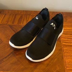 Like New APL Techloom Bliss Knit Running Shoe